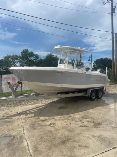 2020 Robalo R242 Center Console, photo 1 of 15