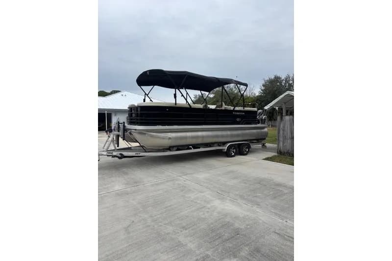2022 Veranda Vista 22 RC Tri-toon, photo 1 of 20