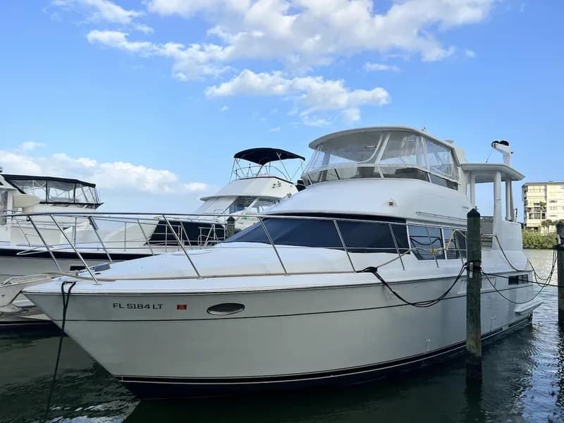 1998 Carver 455 Motor Yacht, photo 1 of 20